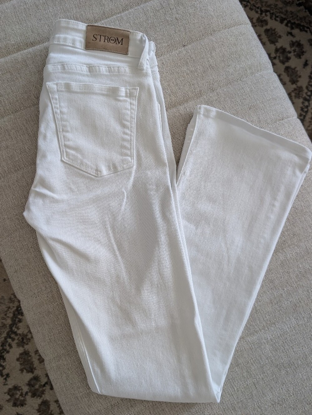 STROM "The Tower Flare" White Jeans | Size 24